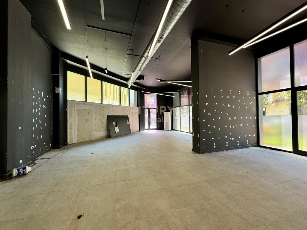 Ambient Commercial for rent on Bardhok Biba Street