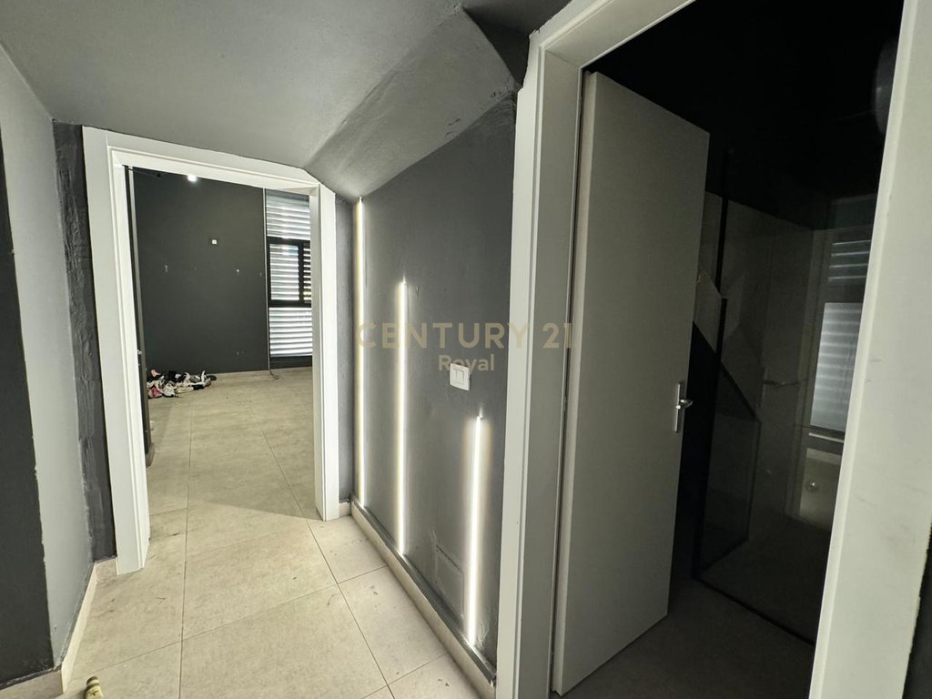 Ambient Commercial for rent on Bardhok Biba Street