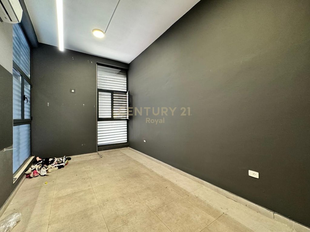 Ambient Commercial for rent on Bardhok Biba Street