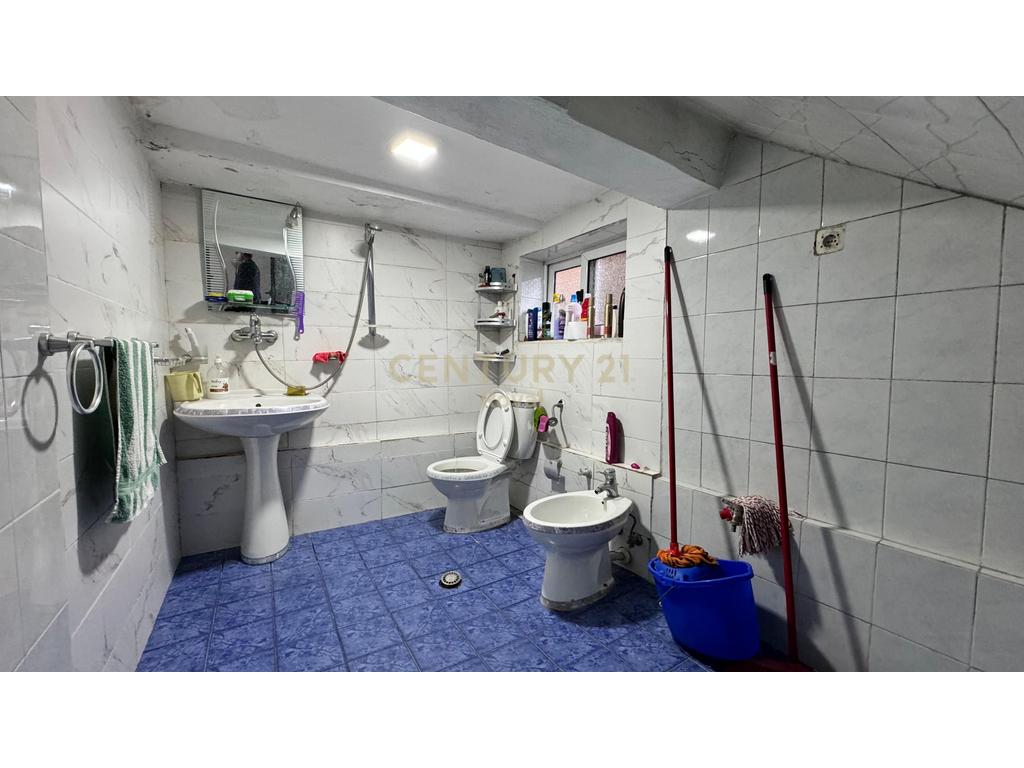 I am renting a private one-story house in Kodren e Priftit