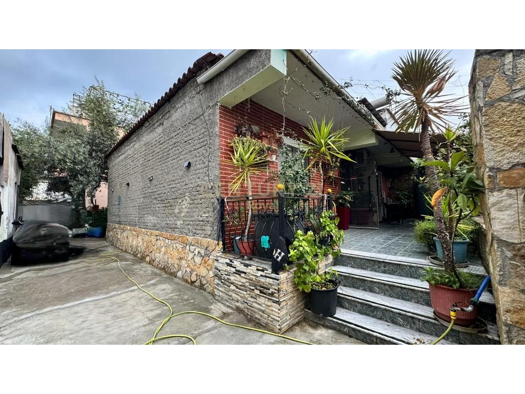 I am renting a private one-story house in Kodren e Priftit