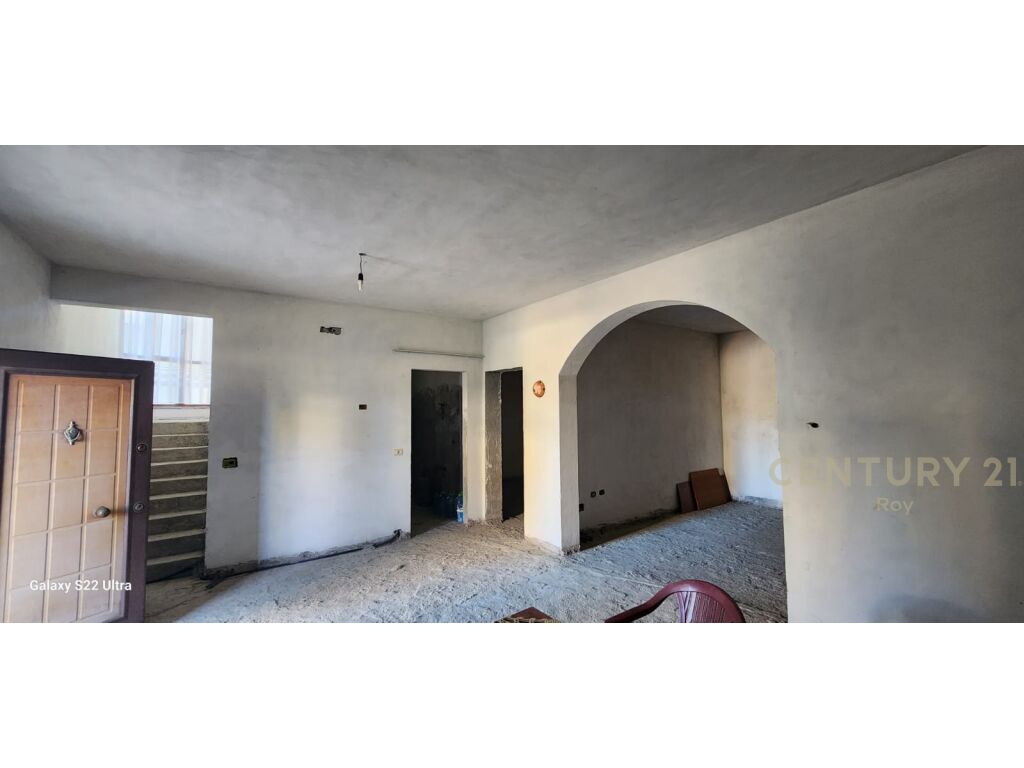 FOR SALE PRIVATE TWO-STOREY HOUSE + ATTIC, AT THE ENTRANCE TO THE CITY IN KAVAJE!!!