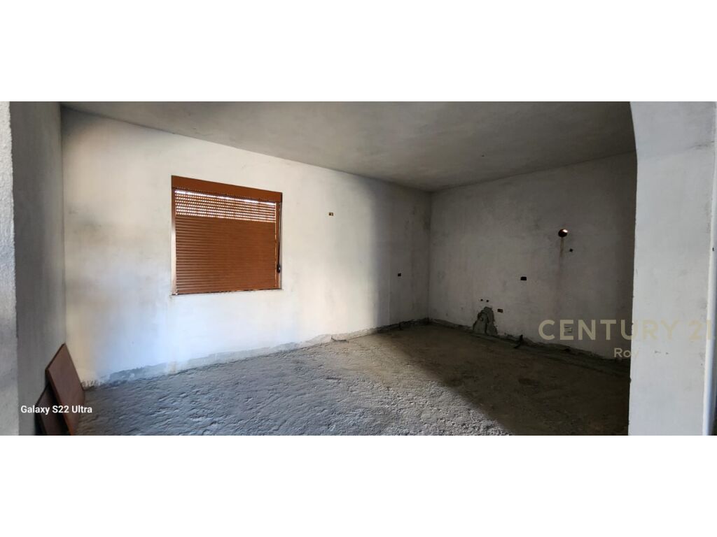 FOR SALE PRIVATE TWO-STOREY HOUSE + ATTIC, AT THE ENTRANCE TO THE CITY IN KAVAJE!!!