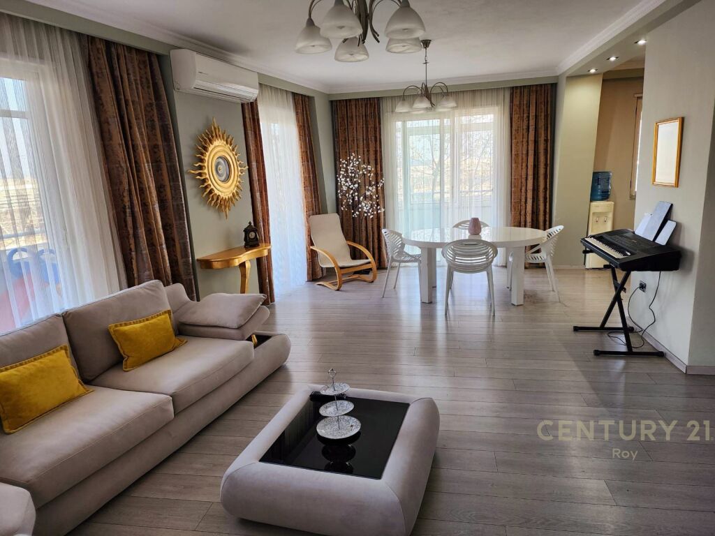 For rent Super Apartment 2+1+2 with parking post at the train station, Durrës!!!