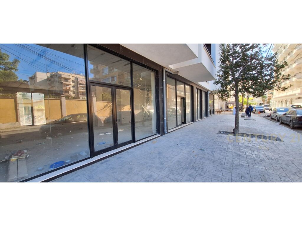 COMMERCIAL UNIT FOR SALE IN THE BEACH AREA, DURRES