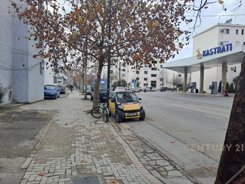 FRONTLINE STORE FOR SALE ON HYSEN KERTUSHA STREET!!!