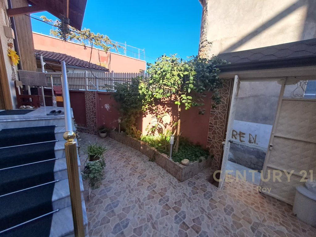 VILLA FOR SALE IN THE CENTER OF DURRES !!.