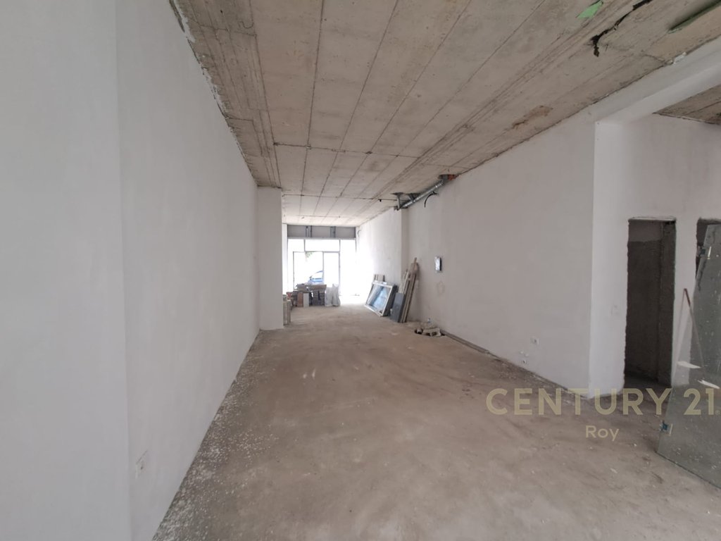 Commercial Space For Sale in Neighborhood No.18, Durrës – €170,000 | 100 m²