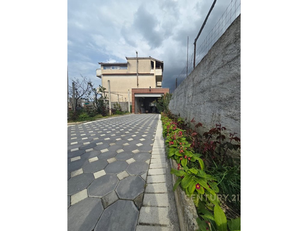 PROPERTY FOR SALE WITH 2 BUILDING PLOTS IN SPITALLE, DURRES!!!