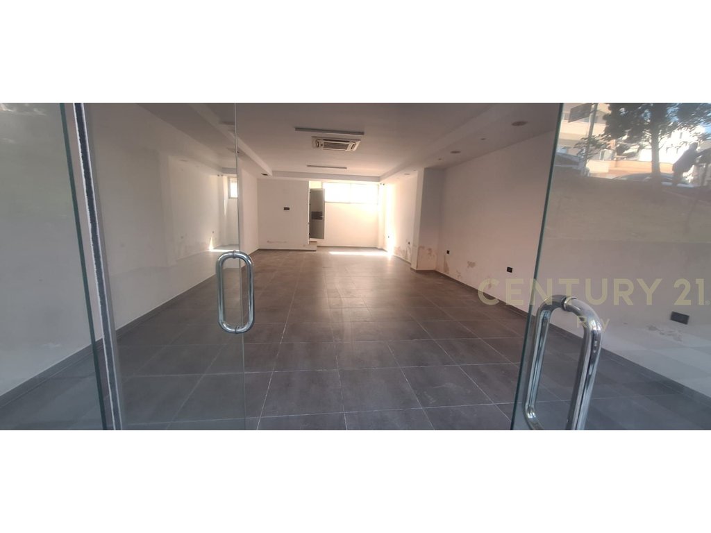 BUSINESS UNIT FOR SALE – 70.40 m² _56320