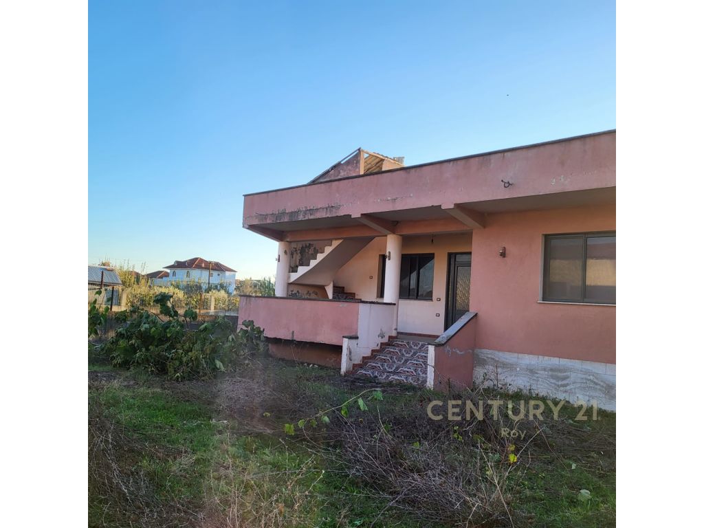 HOUSE AND LAND FOR SALE ON THE SIDE OF THE MAIN STREET!!