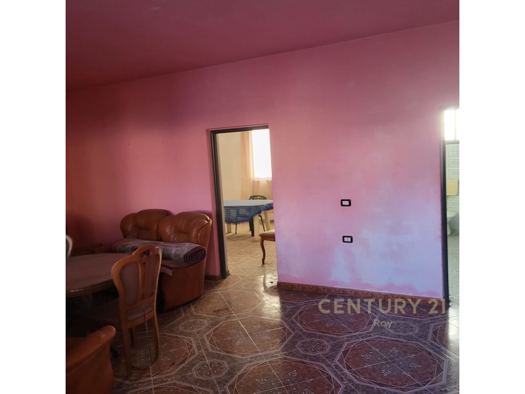 HOUSE AND LAND FOR SALE ON THE SIDE OF THE MAIN STREET!!