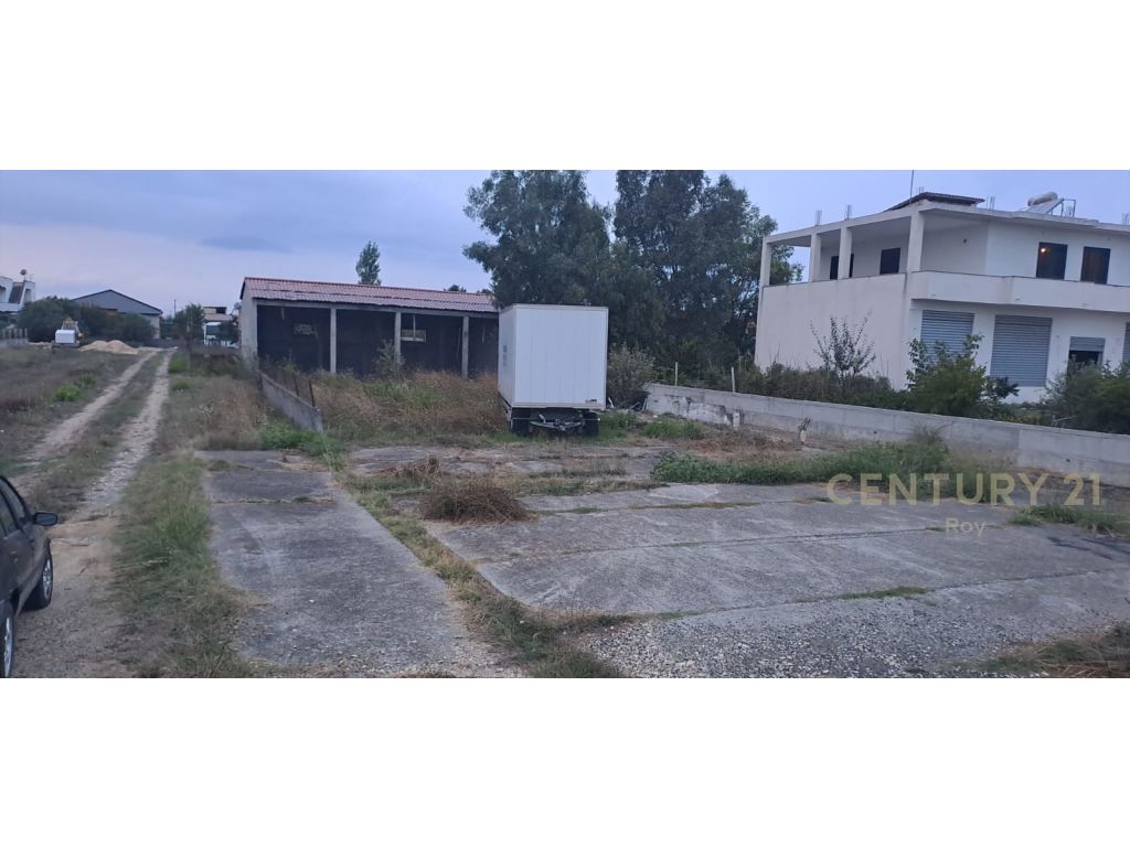 HOUSE AND LAND FOR SALE ON THE SIDE OF THE MAIN STREET!!