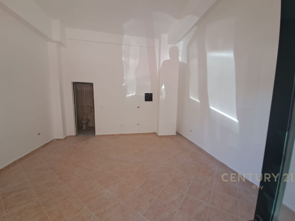 1+1 Shop for Sale on the Beach near Karburant Iliria, Durrës - €42,000 | 27.2 m²
