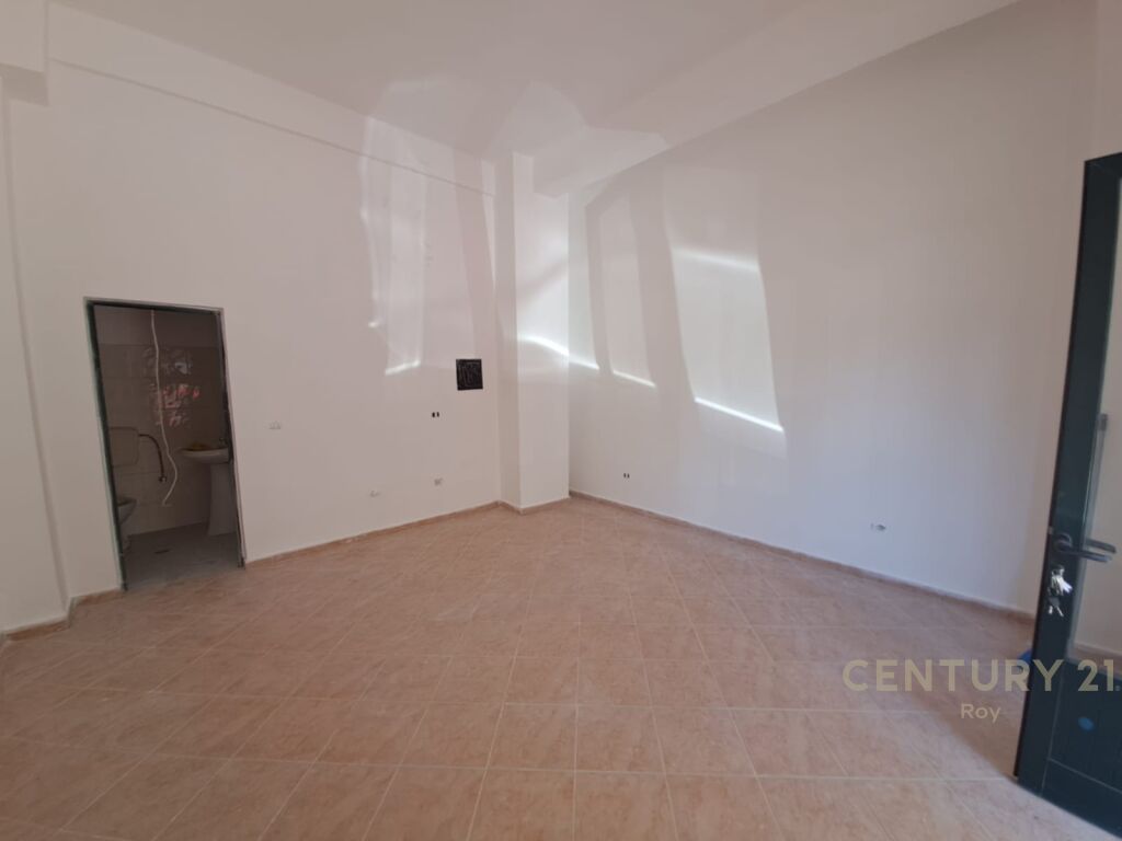1+1 Shop for Sale on the Beach near Karburant Iliria, Durrës - €42,000 | 27.2 m²