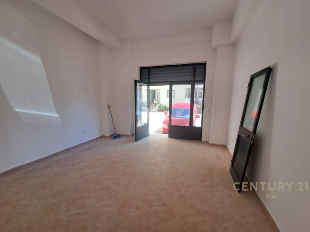 1+1 Shop for Sale on the Beach near Karburant Iliria, Durrës - €42,000 | 27.2 m²