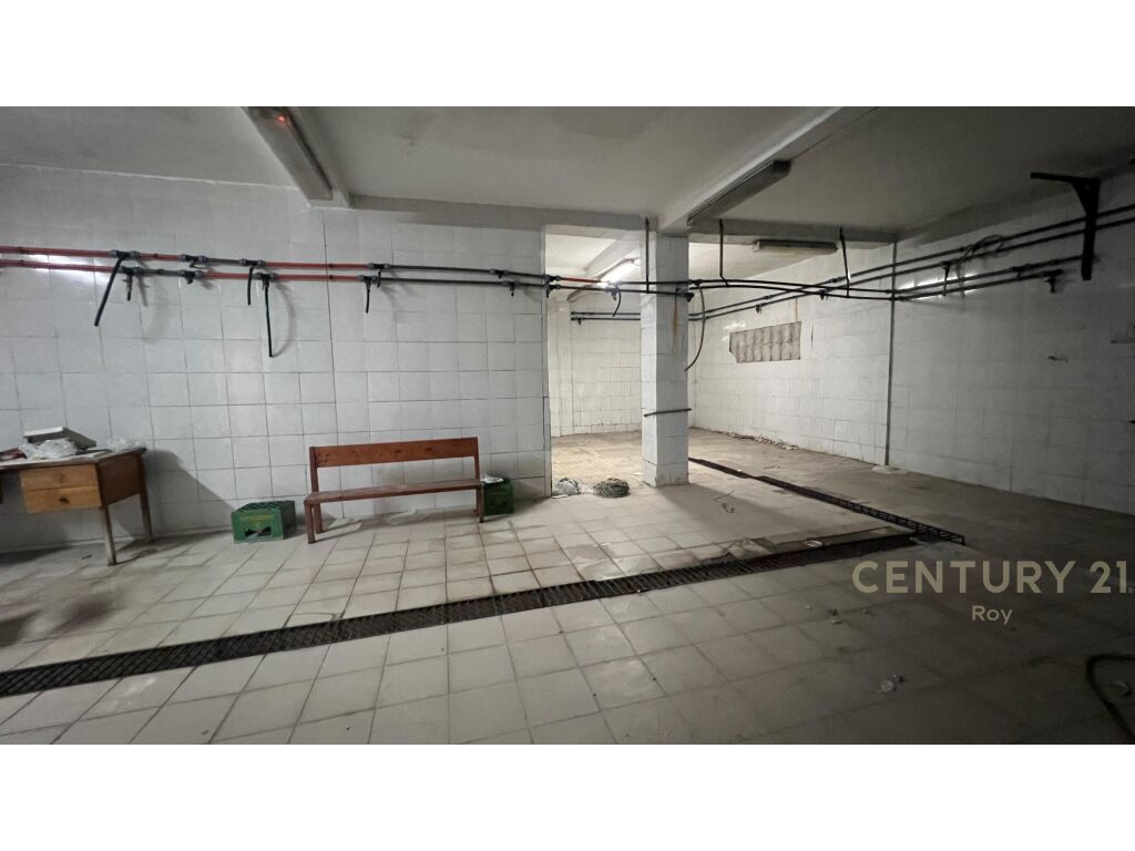 COMMERCIAL ENVIRONMENT FOR SALE NEAR THE RED CROSS, DURRES!
