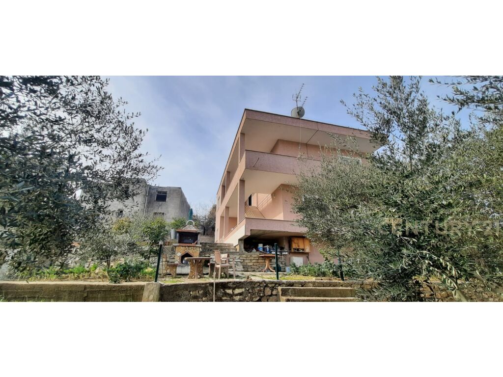 2-STOREY VILLA FOR SALE NEAR PERNOCA FUEL !!!