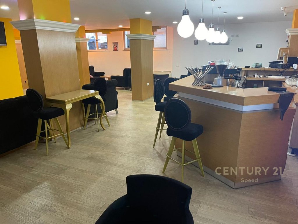 We offer for sale a commercial space in the New Bazaar area!!