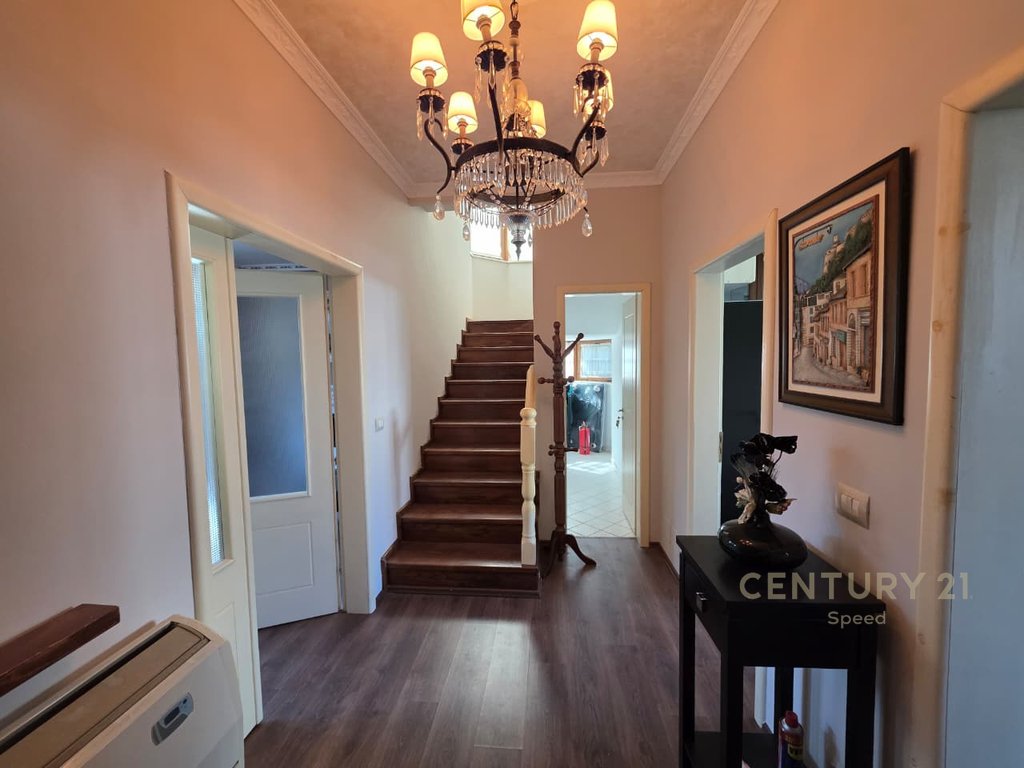 We offer a villa with a yard for rent in one of the best complexes on the outskirts of Tirana!