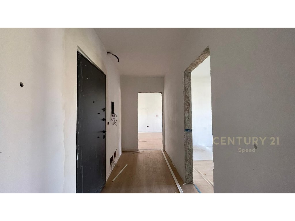 Apartment 2+1 for sale in the Paskuqan area!