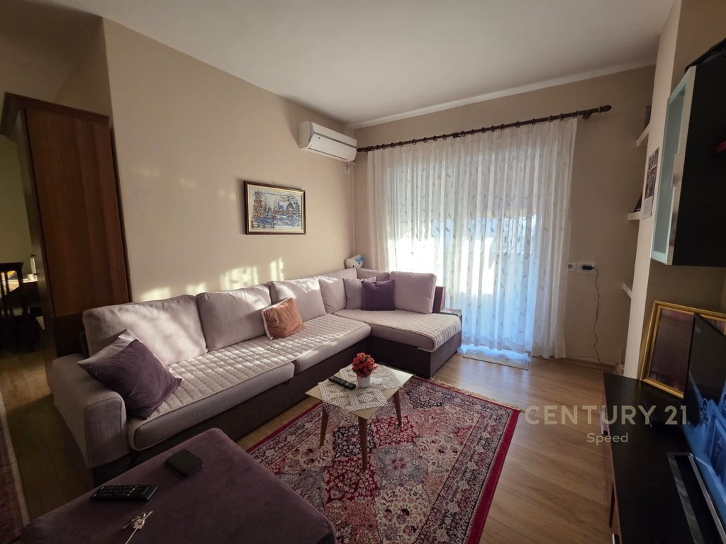 1+1 Apartment for rent near the United School!