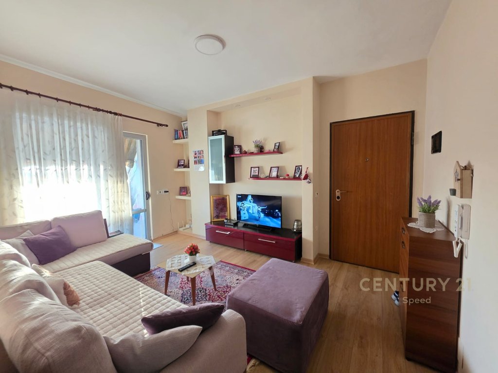 1+1 Apartment for rent near the United School!