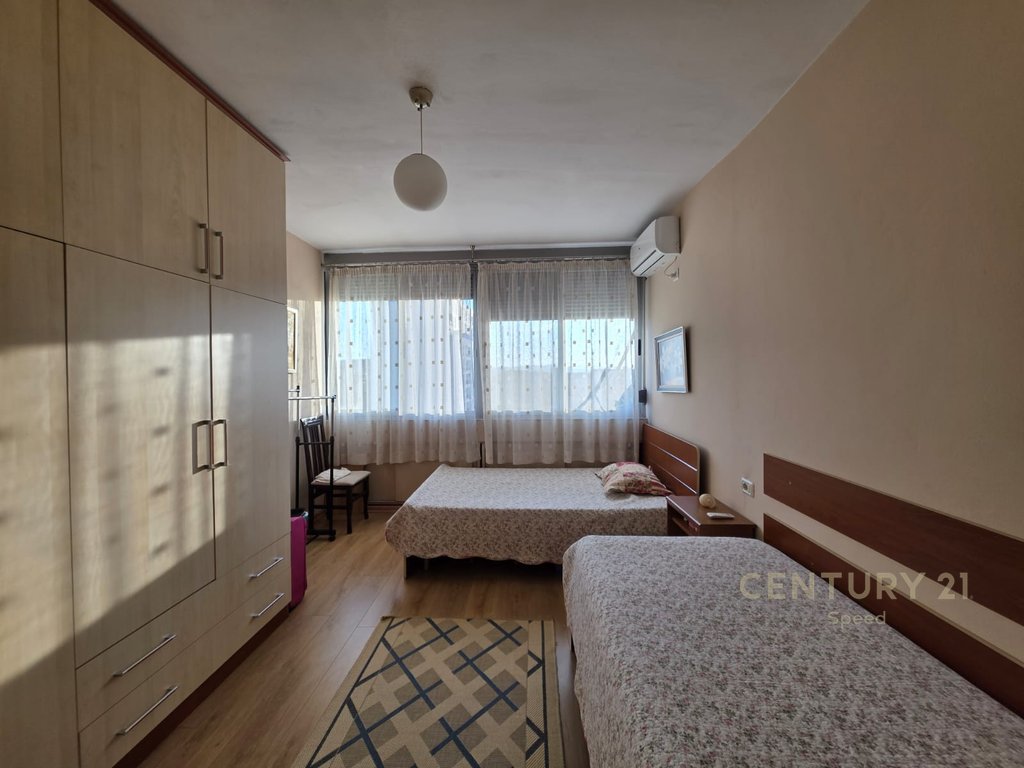 1+1 Apartment for rent near the United School!