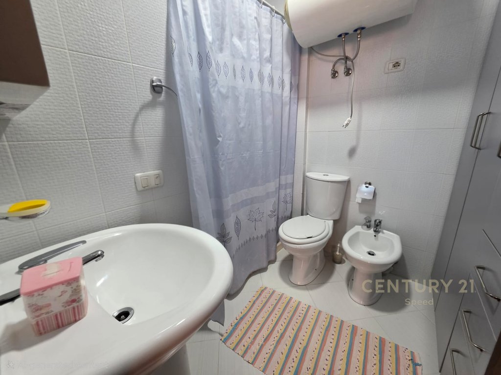 1+1 Apartment for rent near the United School!