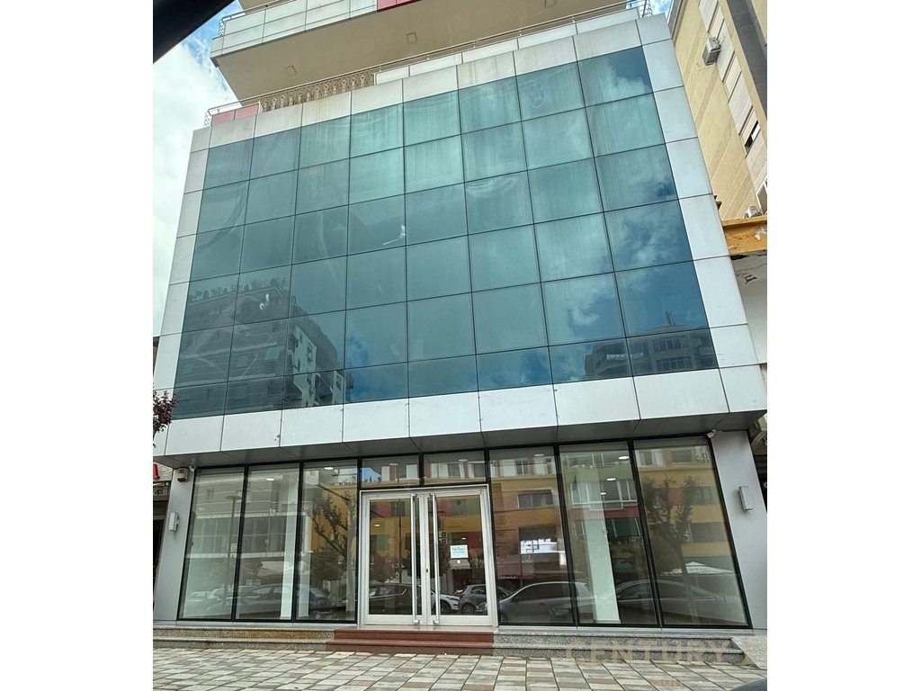 COMMERCIAL PREMISES FOR SALE IN THE CENTER OF THE CITY OF FIER!