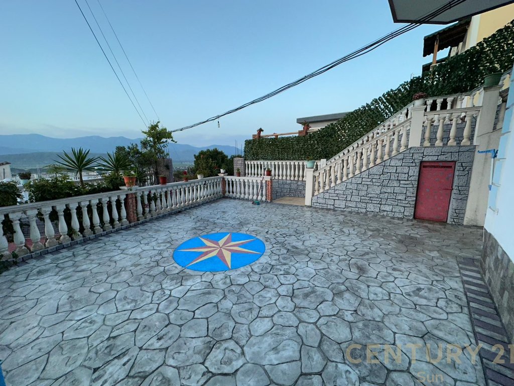VILLA FOR SALE AT THE ENTRANCE TO SARANDA!