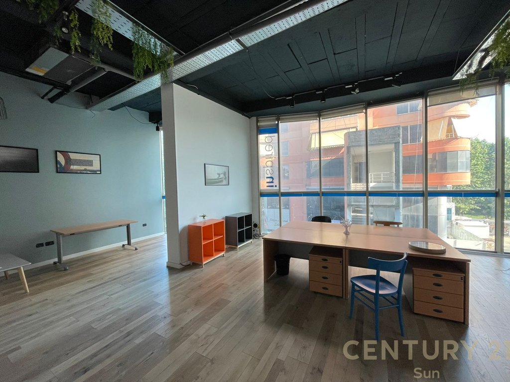 COMMERCIAL UNIT FOR SALE IN MYSLYM SHYRI!