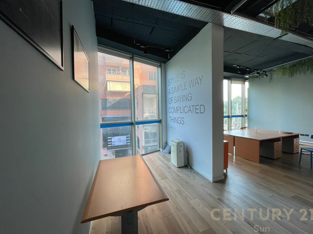COMMERCIAL UNIT FOR SALE IN MYSLYM SHYRI!