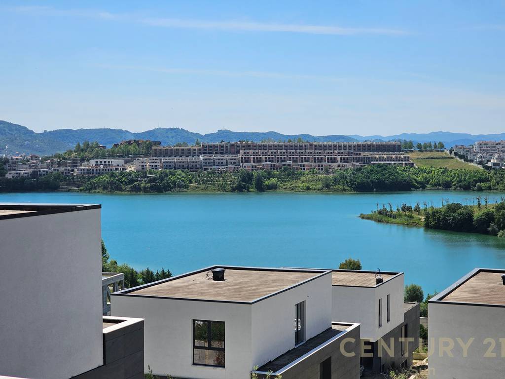 VILLA FOR SALE IN LAKE FARKE