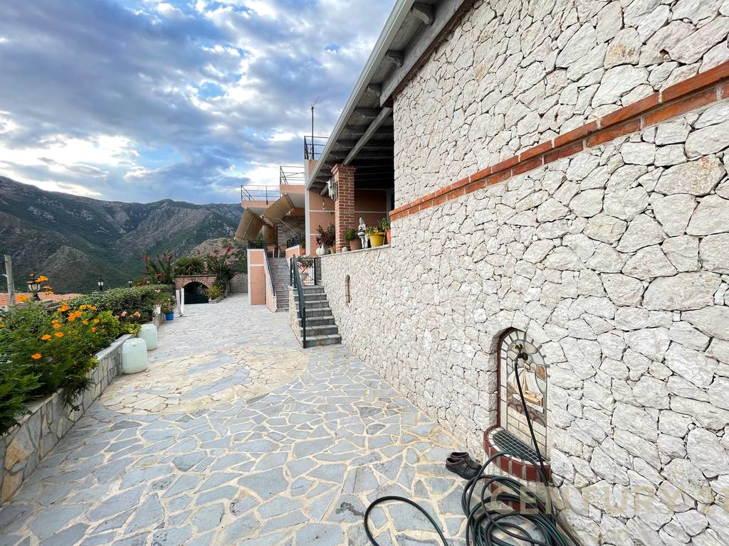 VILLA FOR SALE IN BORSH-SARANDE!