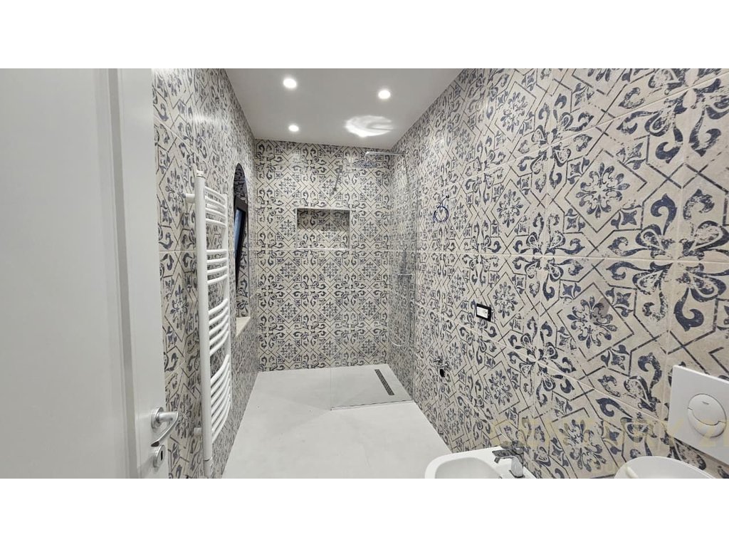 NEW LUXURY VILLAS FOR SALE IN QERRET – 100 M FROM THE SEA