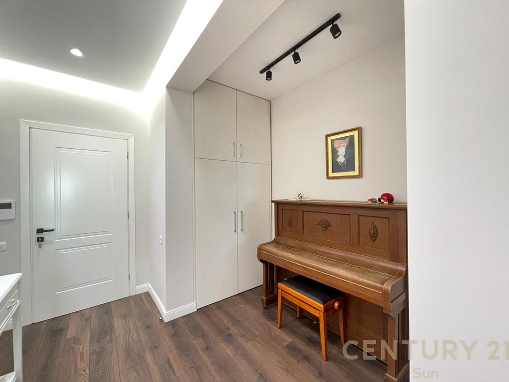 2+1 APARTMENT FOR RENT ON DURRES STREET!