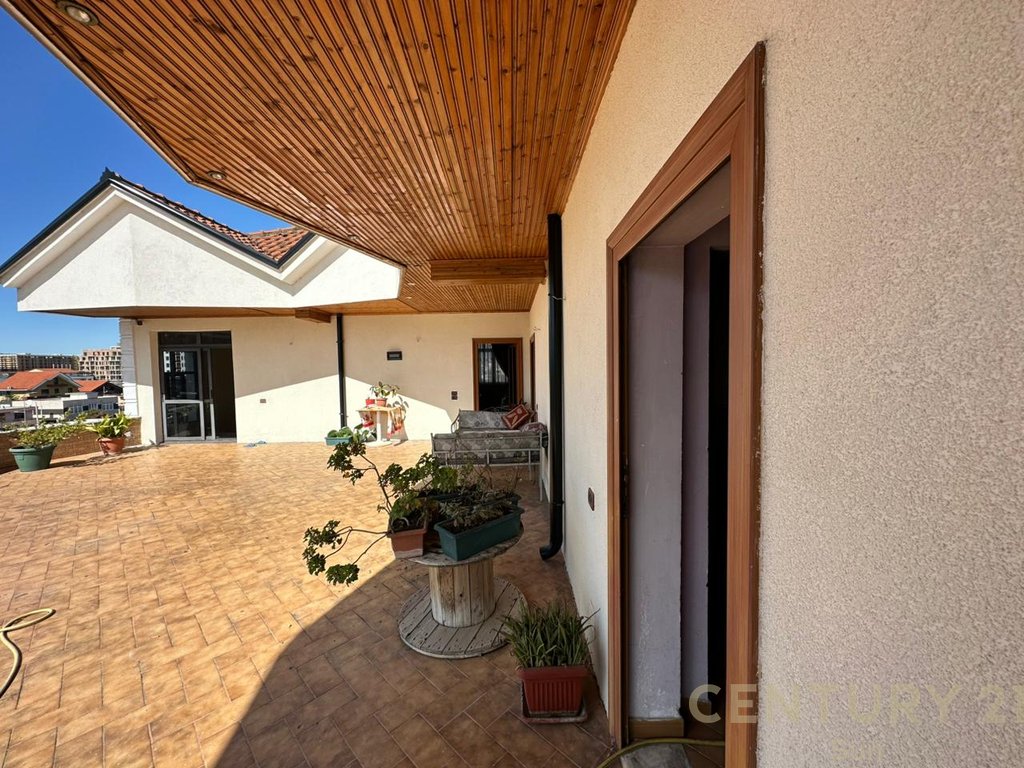 VILE FOR RENT IN UNAZA E RE!