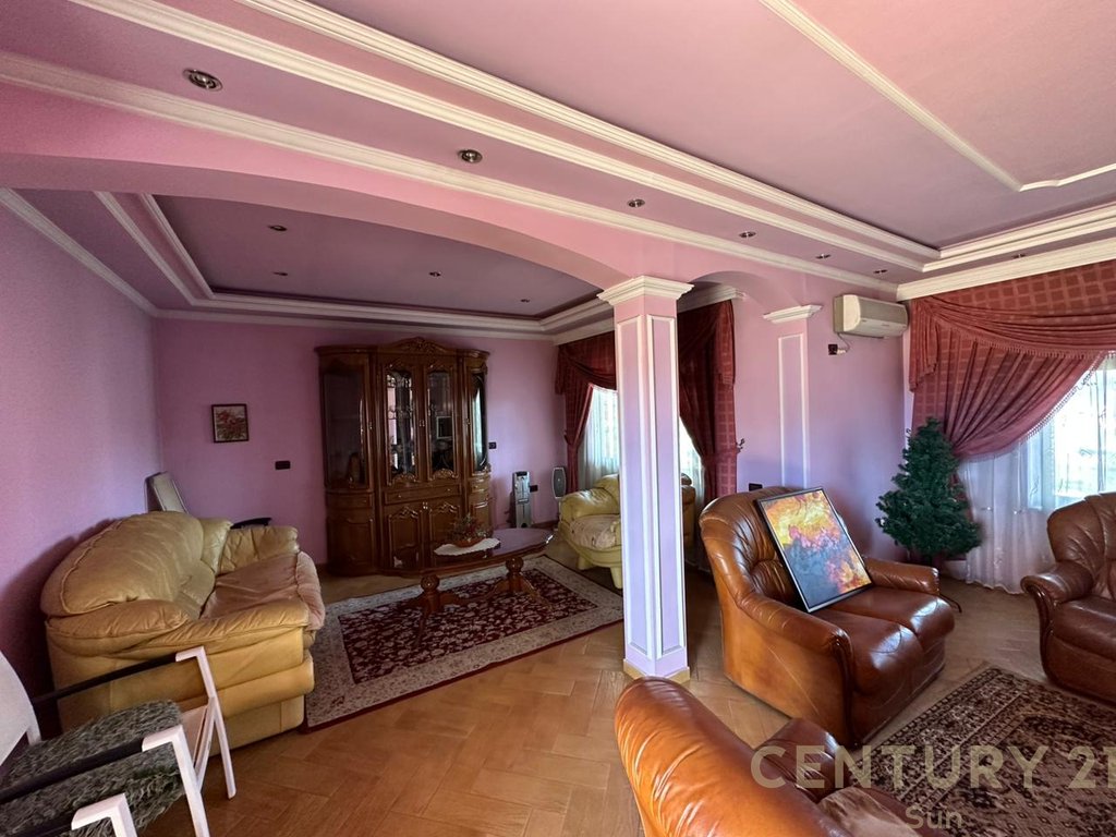 VILE FOR RENT IN UNAZA E RE!