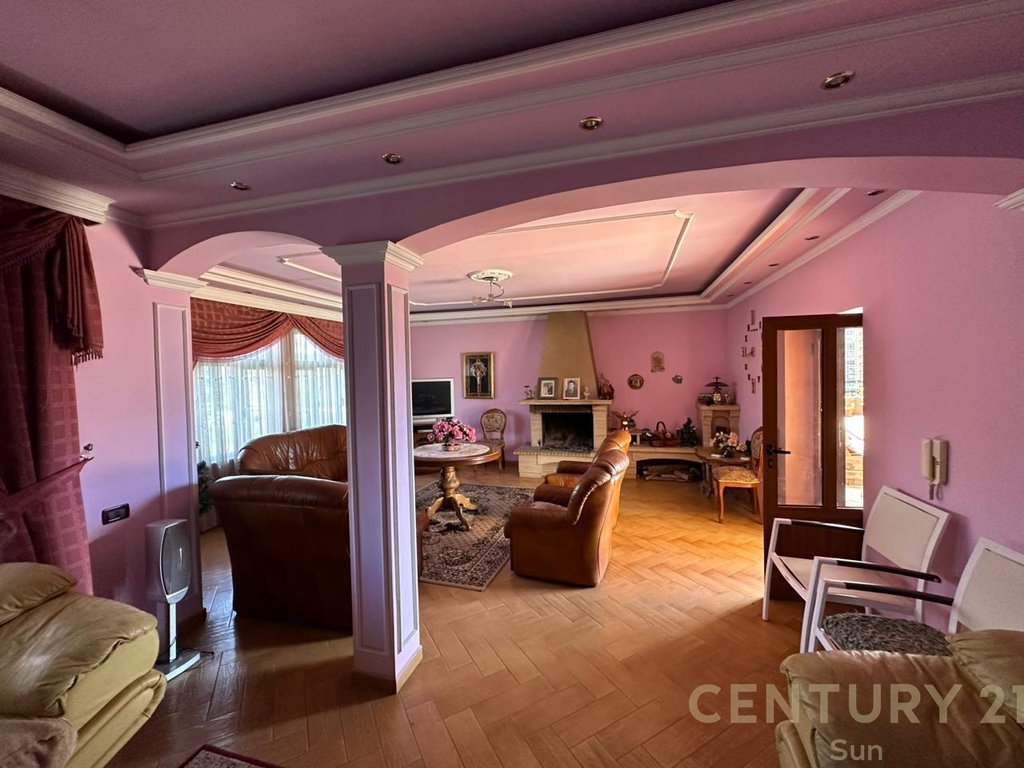 VILE FOR RENT IN UNAZA E RE!
