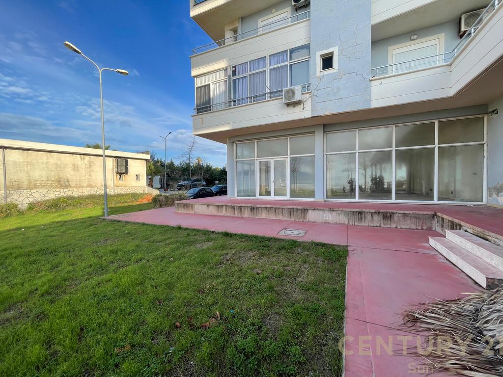COMMERCIAL SPACE AND PARKING AREA FOR SALE, OLD BEACH-VLORE!