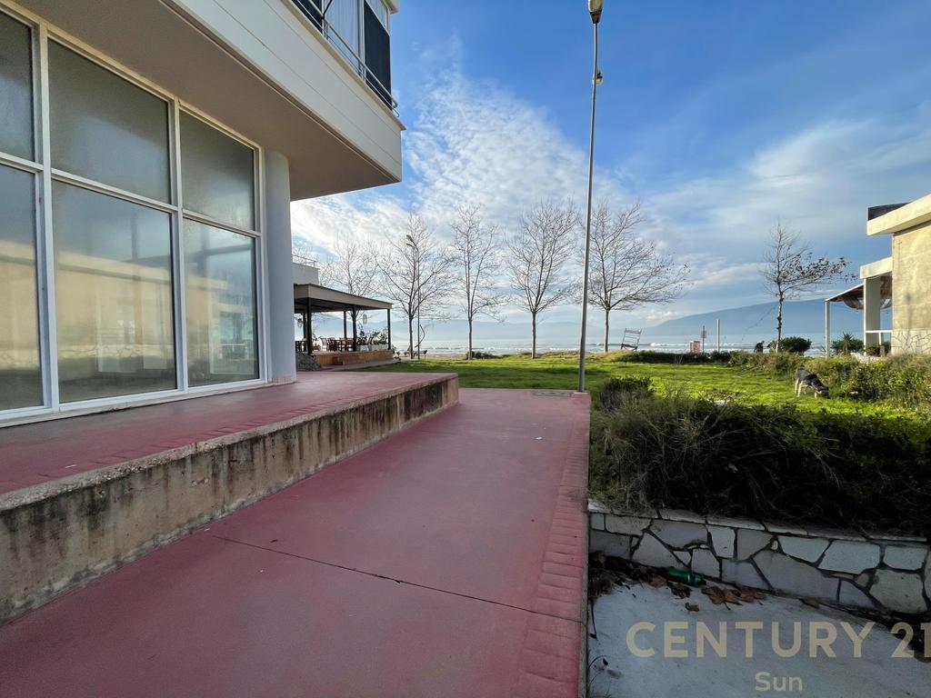 COMMERCIAL SPACE AND PARKING AREA FOR SALE, OLD BEACH-VLORE!