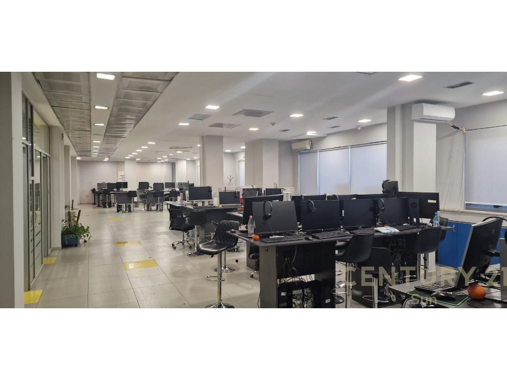 Office space for rent on Kavaja Street!