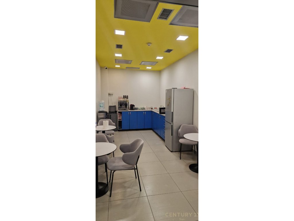 Office space for rent on Kavaja Street!
