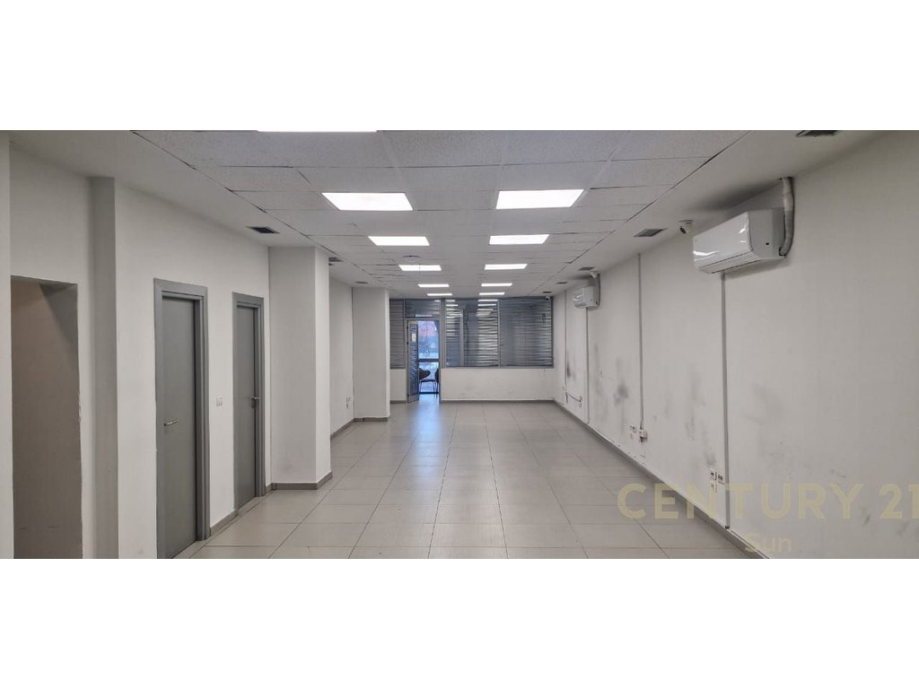 Office space for rent on Kavaja Street!