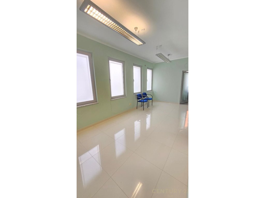 THREE-STORY BUILDING FOR RENT IN PASKUQAN.