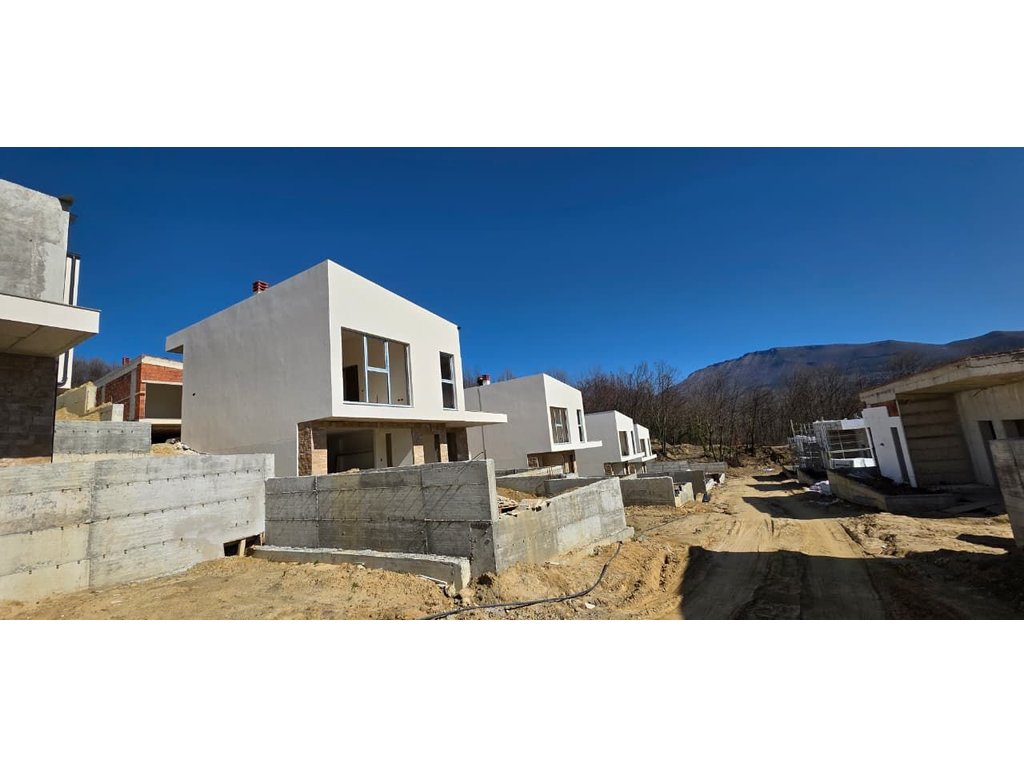 Luxury Villa for Sale in Residence – Mullet!