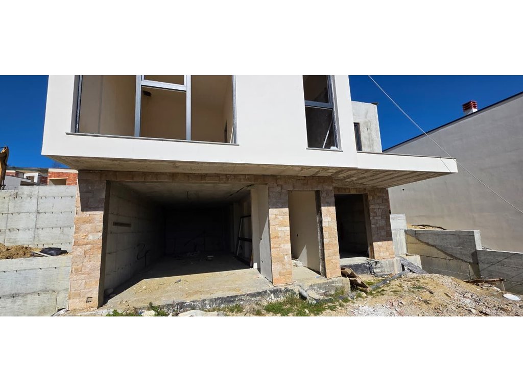 Luxury Villa for Sale in Residence – Mullet!