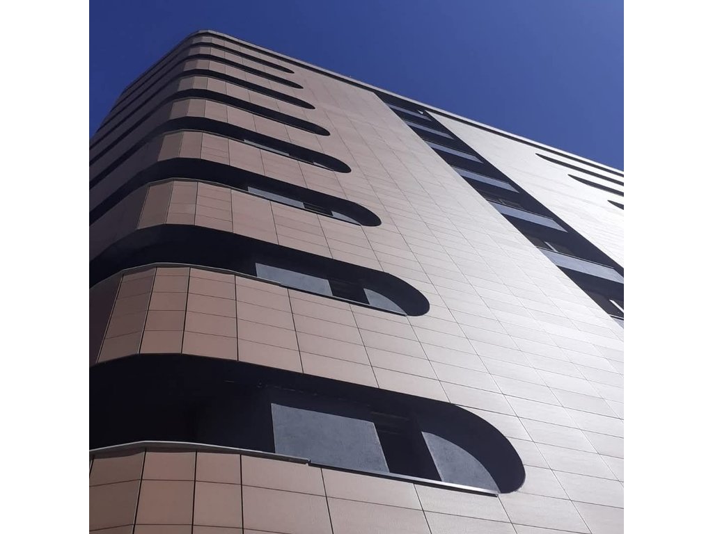 Commercial Space for Rent – Corner, Oasis Residence!
