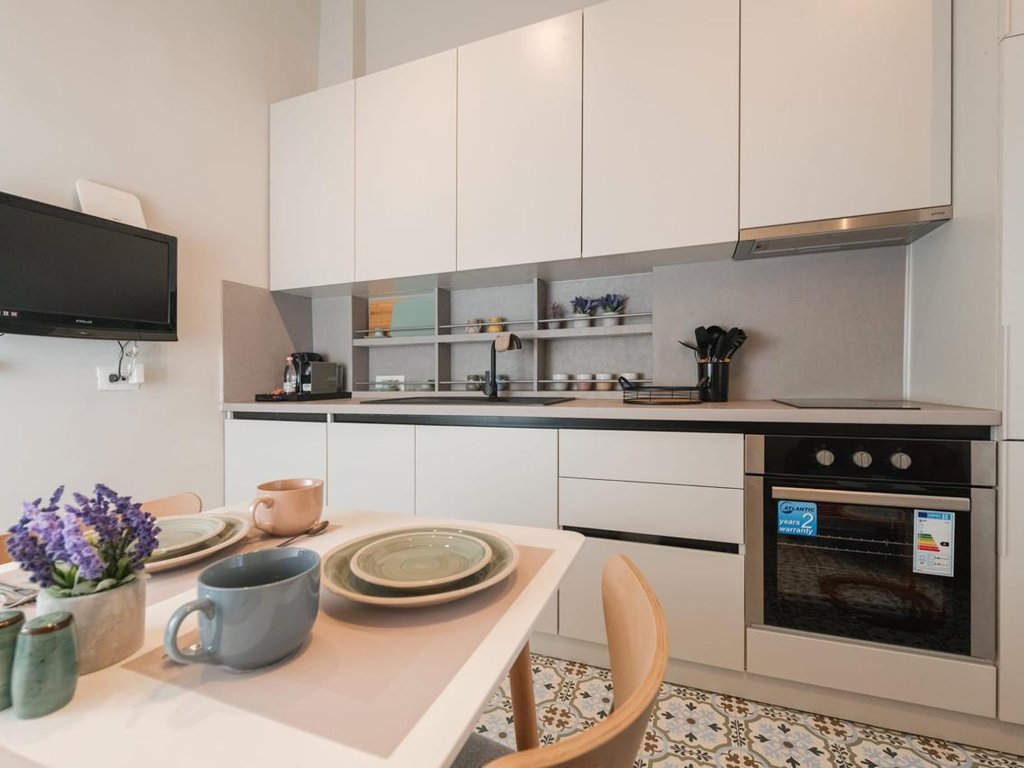 Shallvaret! Premium Apartment for Rent – Contemporary Style | Joni Peçi Store!